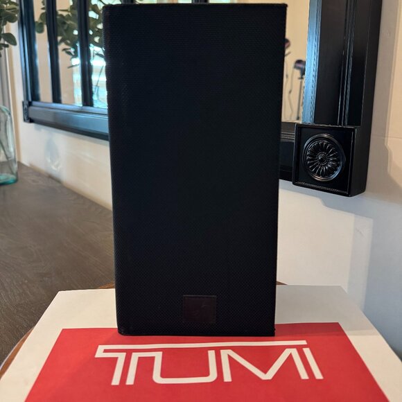 Tumi Black Leather Travel Wallet / Passport Holder Bi-Fold - Picture 2 of 8